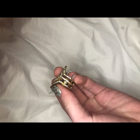 Gold triangle ring - Picture 2 of 4